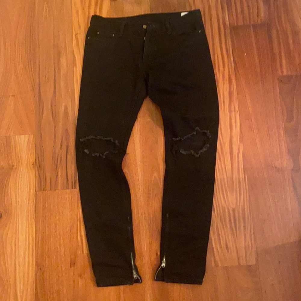 Distressed mnml jeans